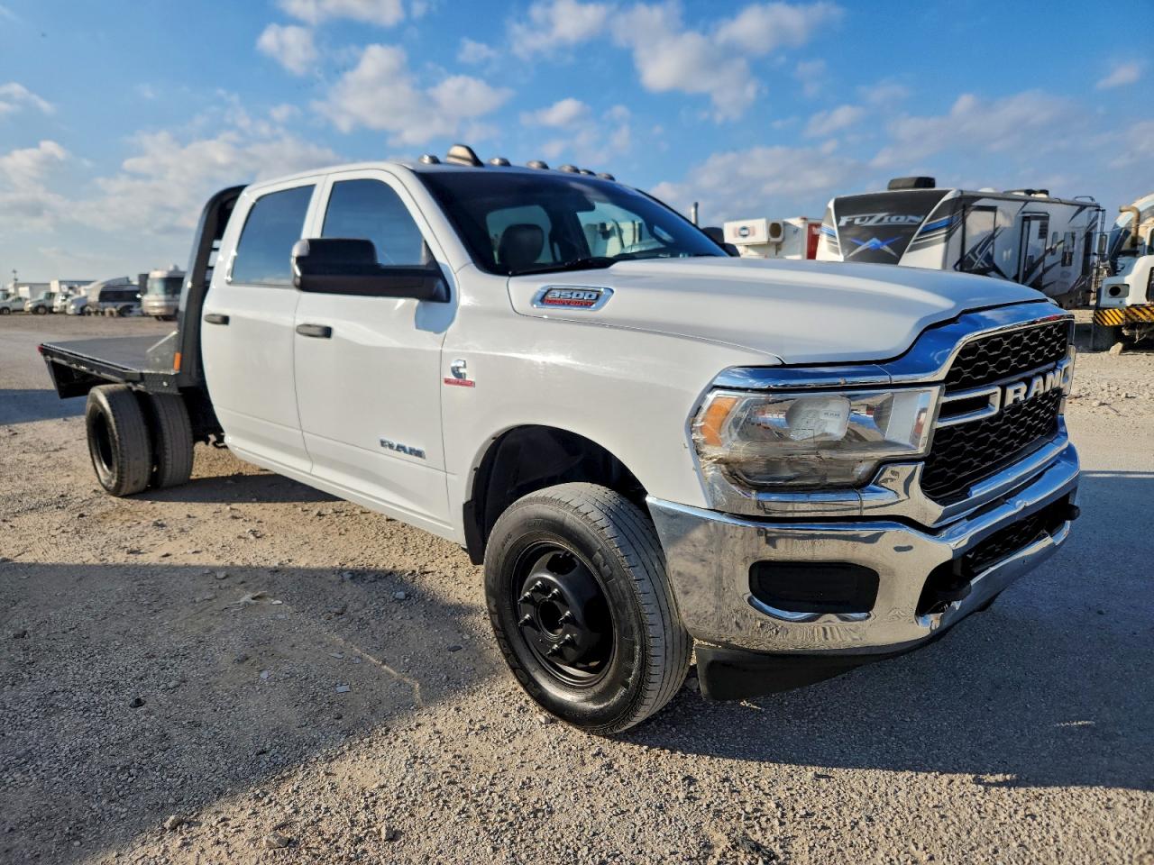 2022 RAM 3500 FLATBED TRUCK photo 4