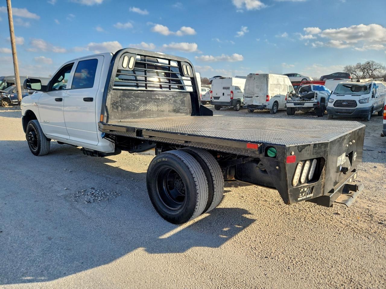 2022 RAM 3500 FLATBED TRUCK photo 2