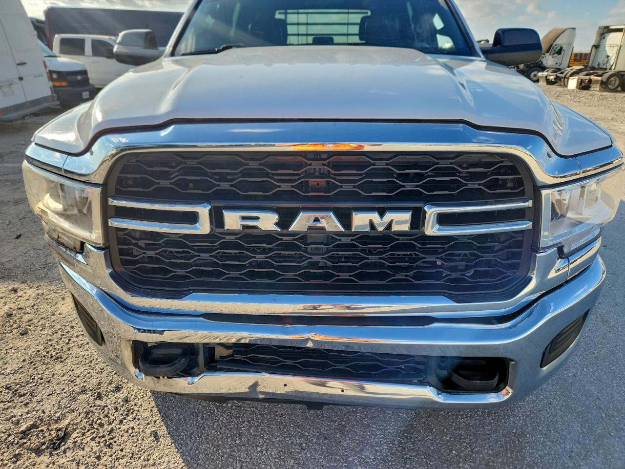 2022 RAM 3500 FLATBED TRUCK photo 11