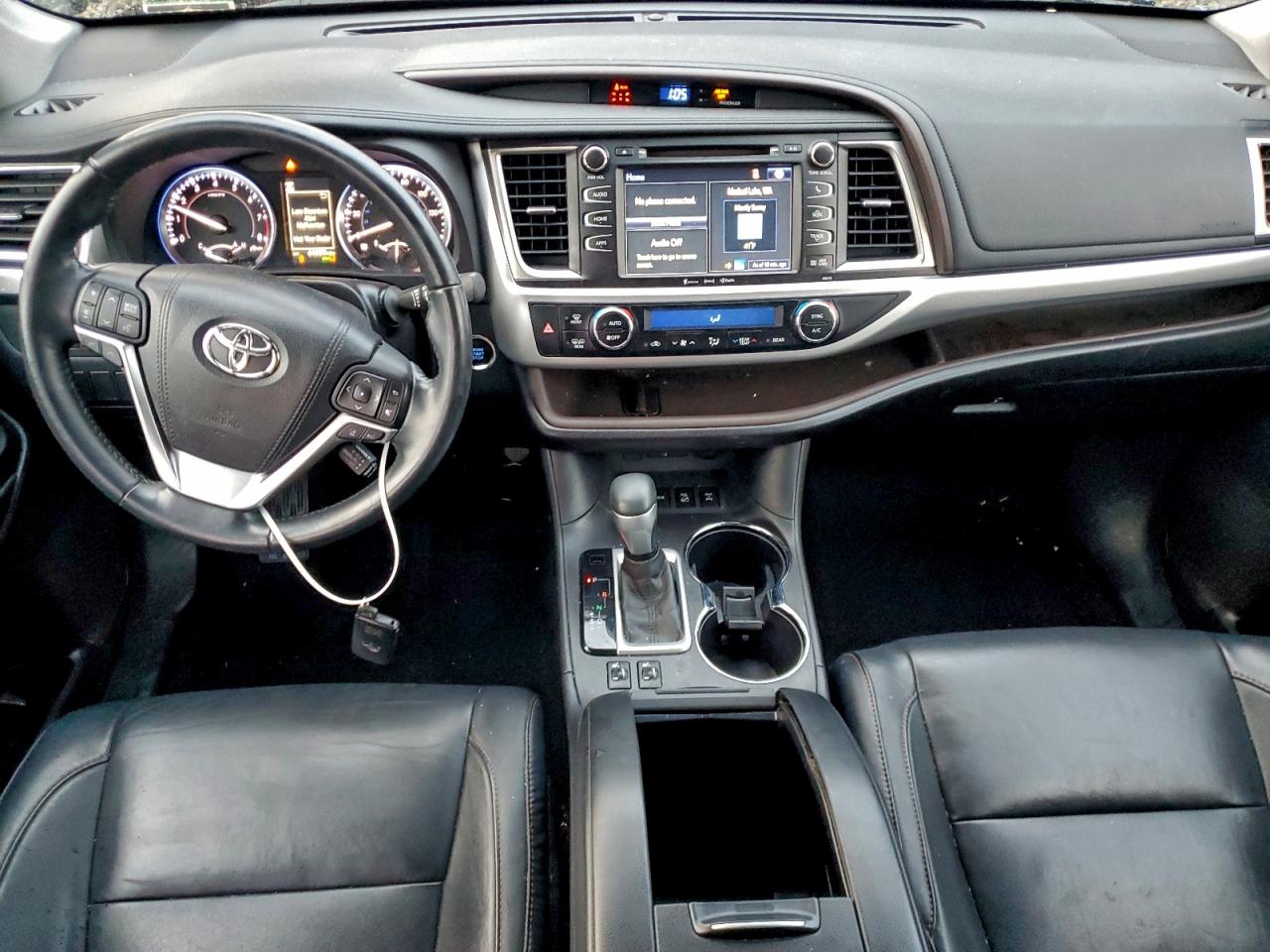 2017 TOYOTA HIGHLANDER SE photo 8