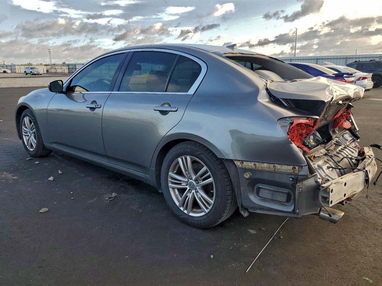 2013 INFINITI G37 BASE photo 2