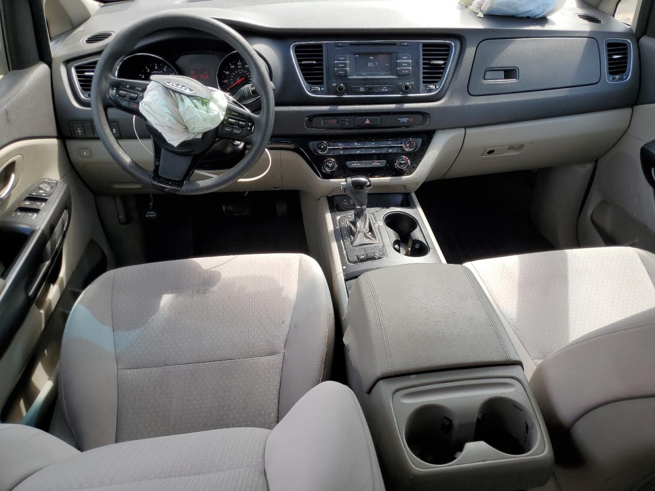 2017 KIA SEDONA LX photo 8