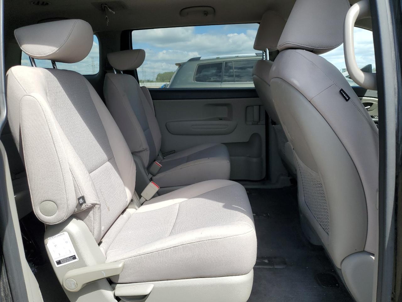 2017 KIA SEDONA LX photo 11