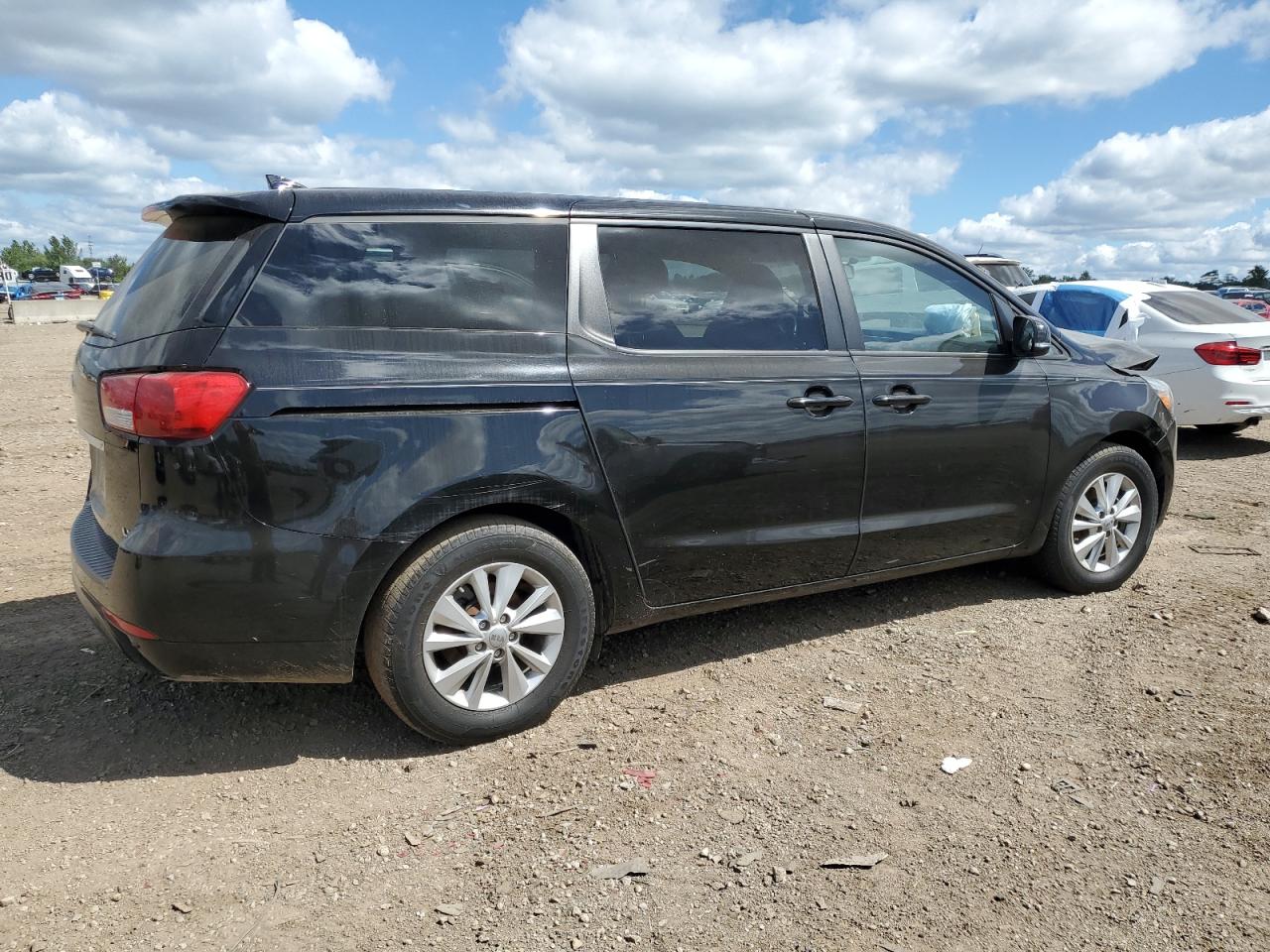 2017 KIA SEDONA LX photo 3