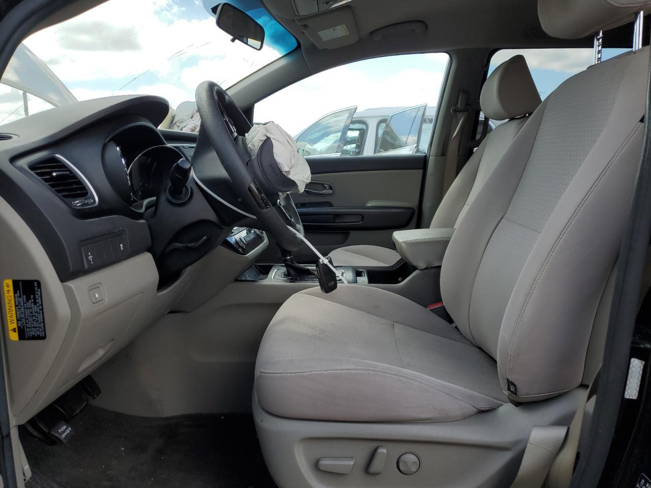 2017 KIA SEDONA LX photo 7