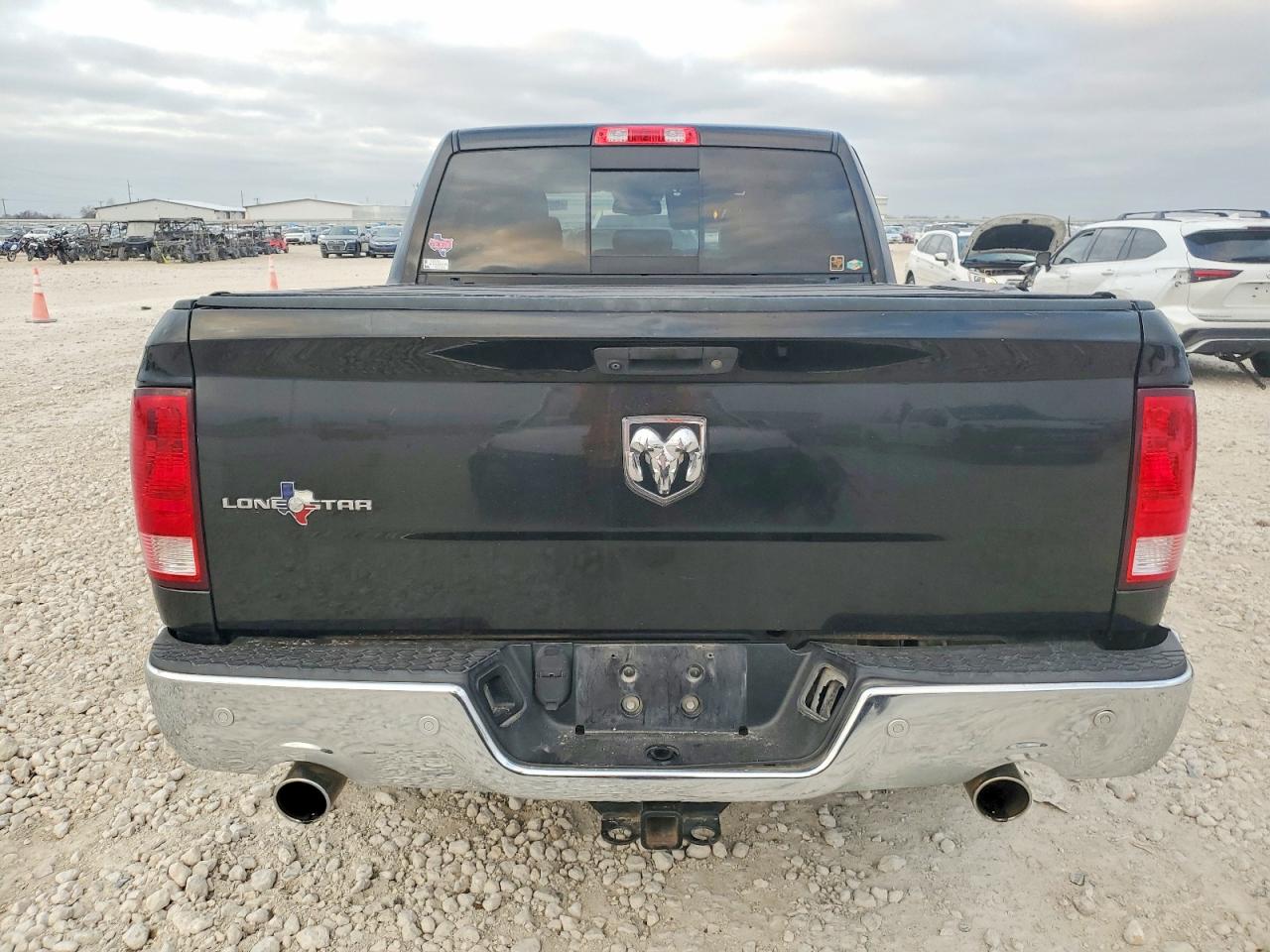 2016 RAM 1500 SLT photo 6