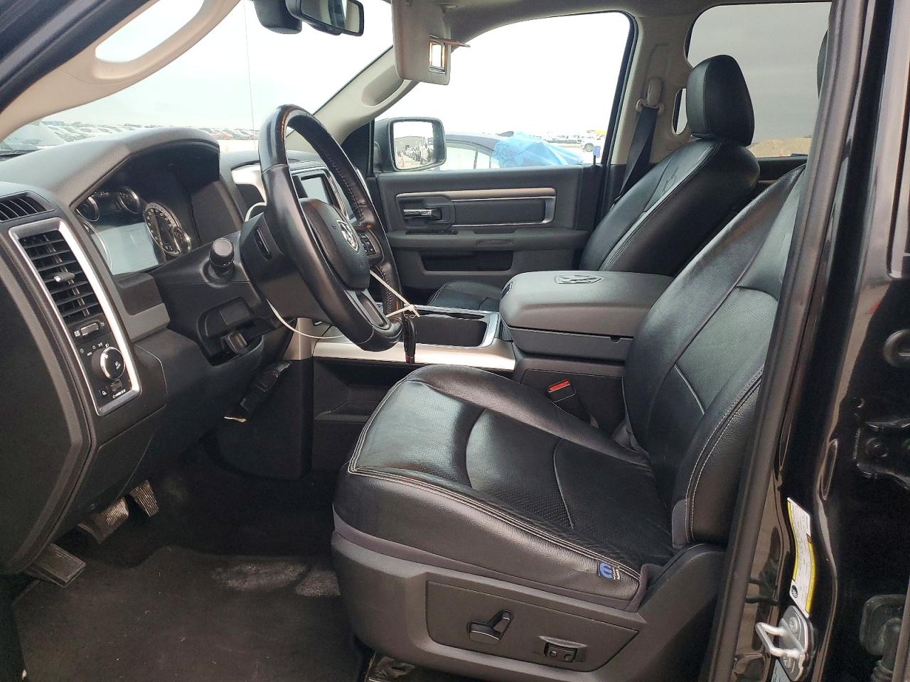 2016 RAM 1500 SLT photo 7