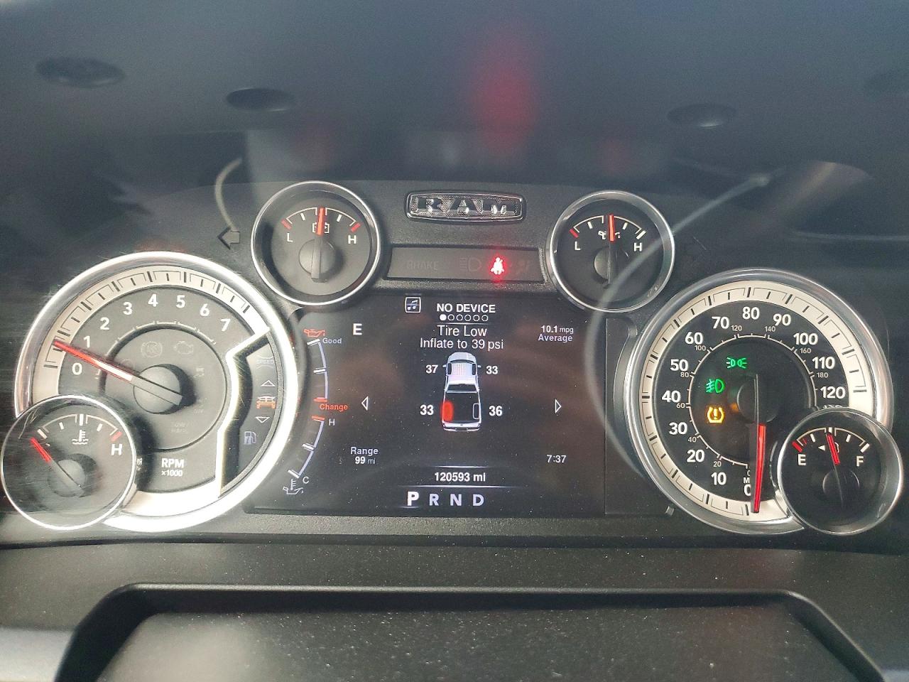 2016 RAM 1500 SLT photo 9