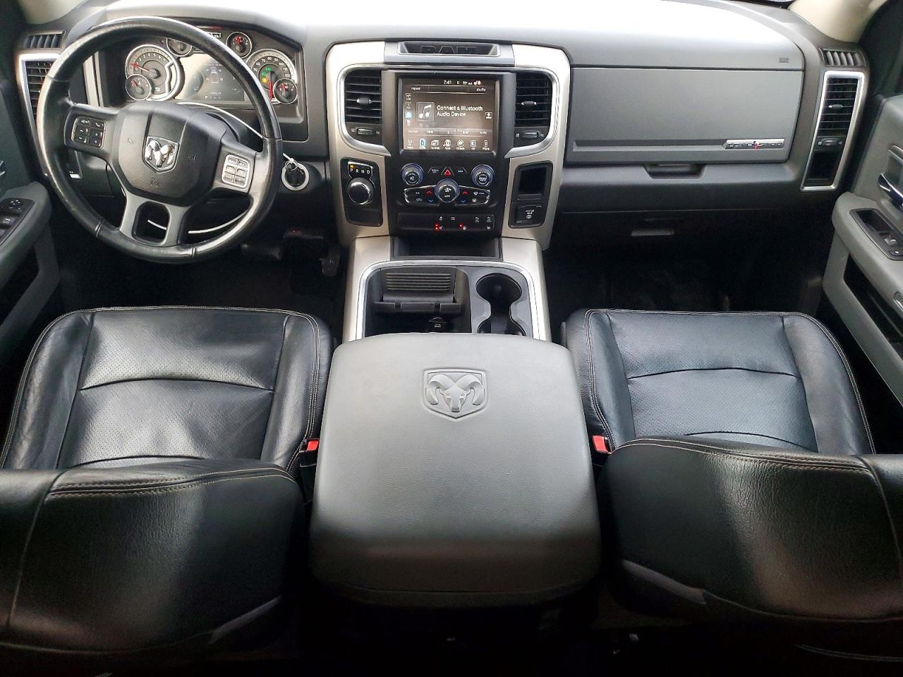 2016 RAM 1500 SLT photo 8