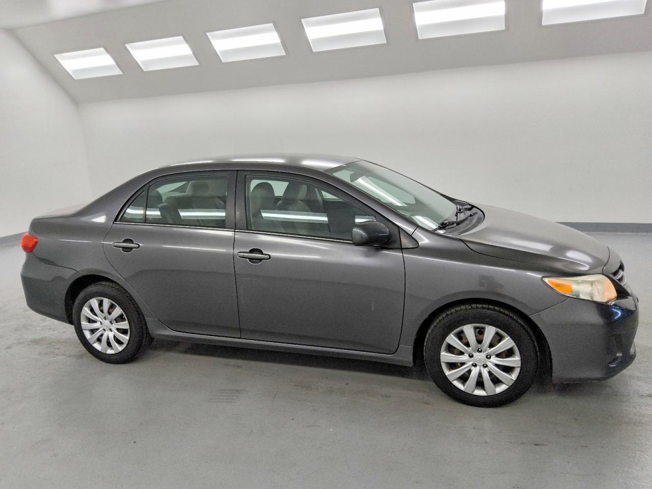 2013 TOYOTA COROLLA BASE photo 4