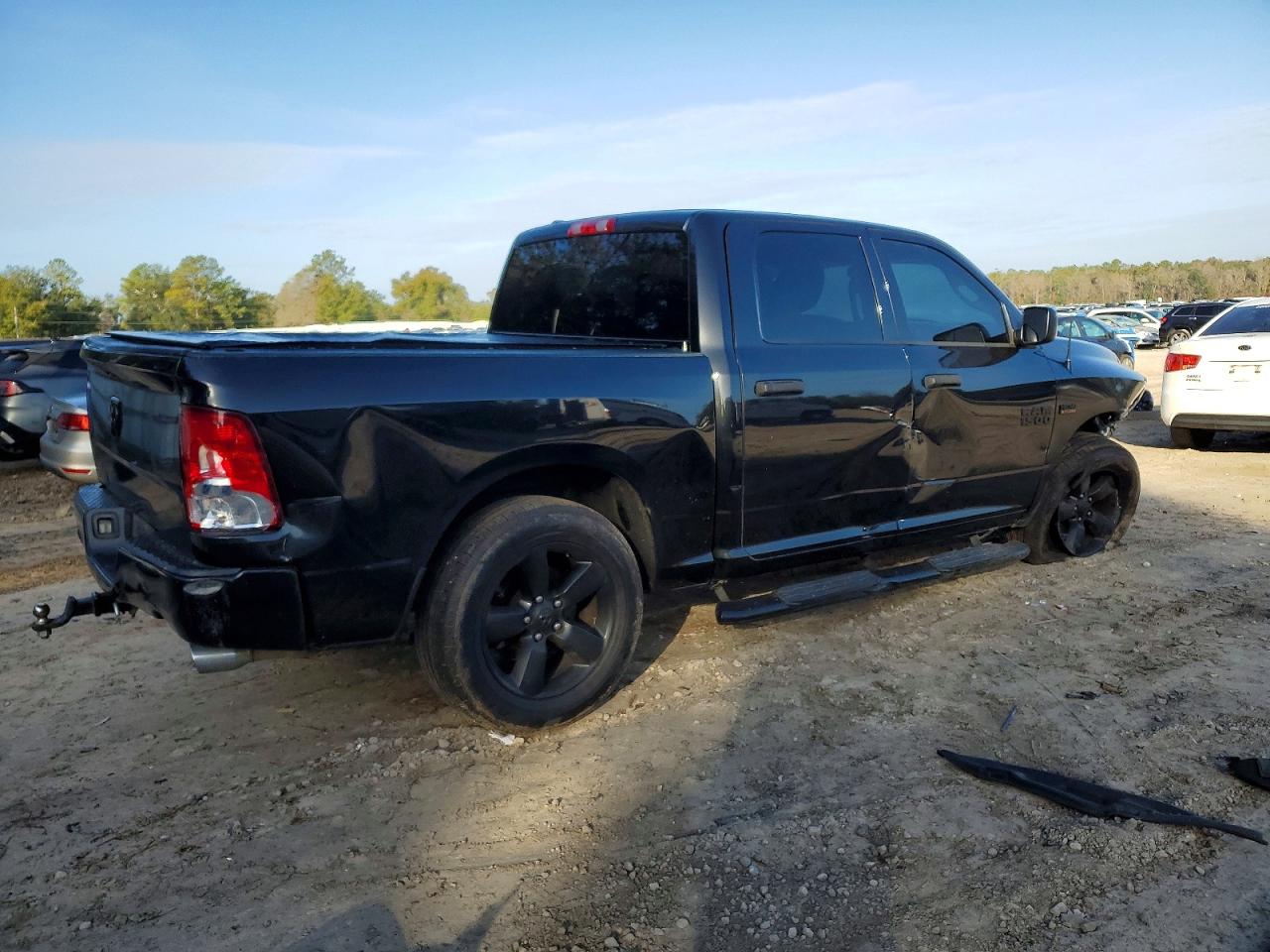 2017 RAM 1500 ST photo 3