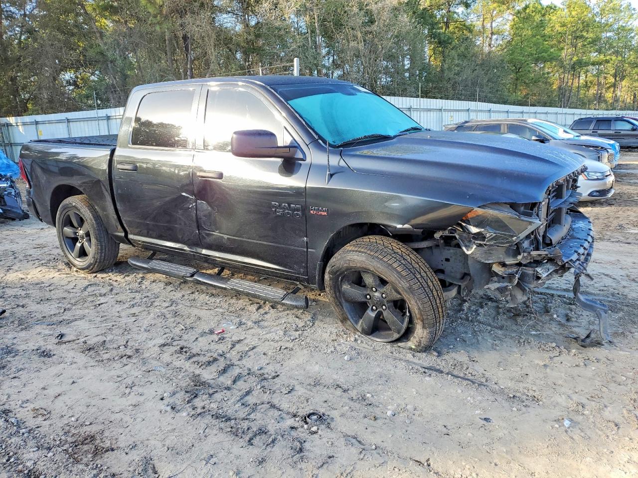 2017 RAM 1500 ST photo 4