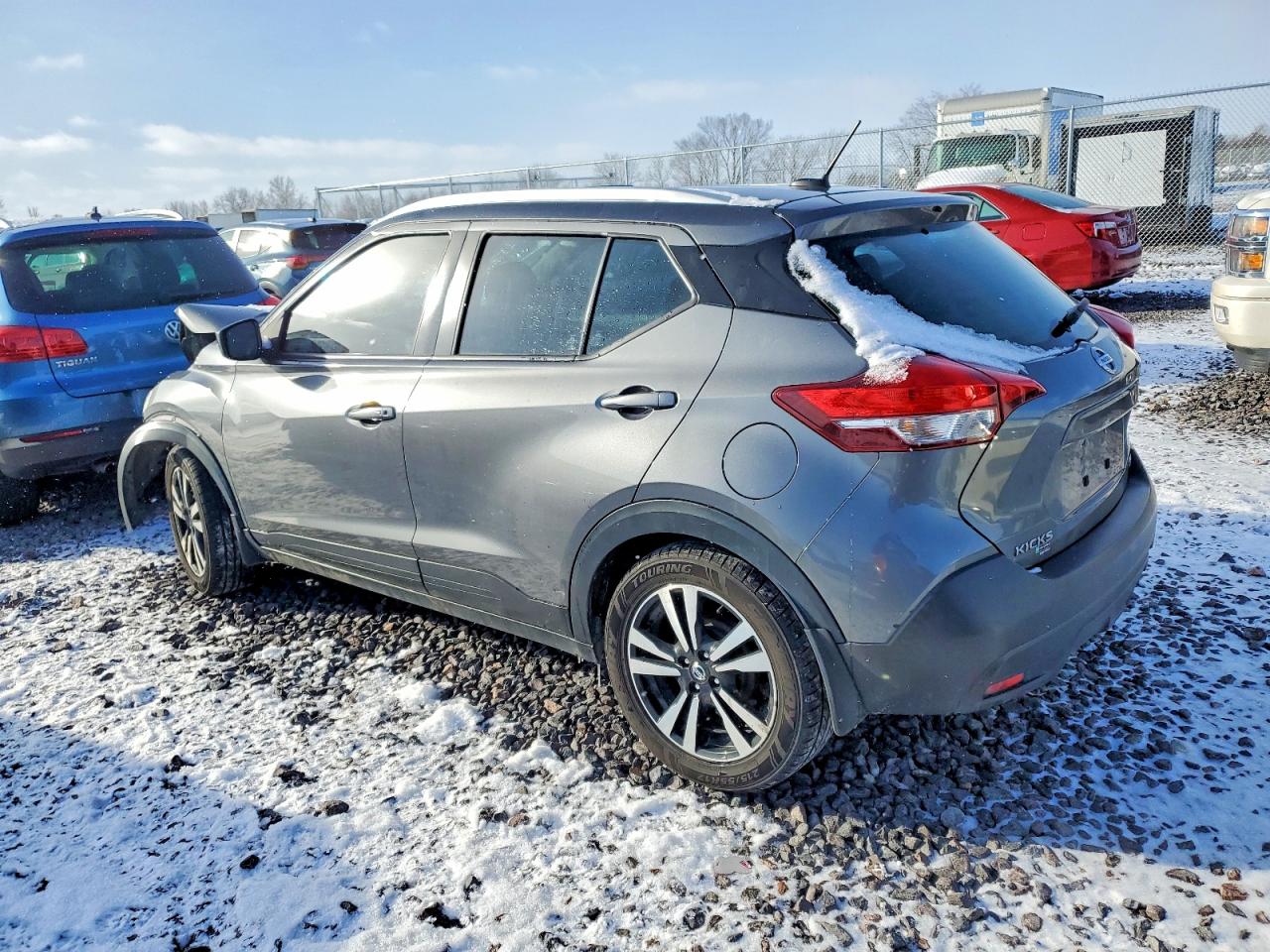 2019 NISSAN KICKS photo 2