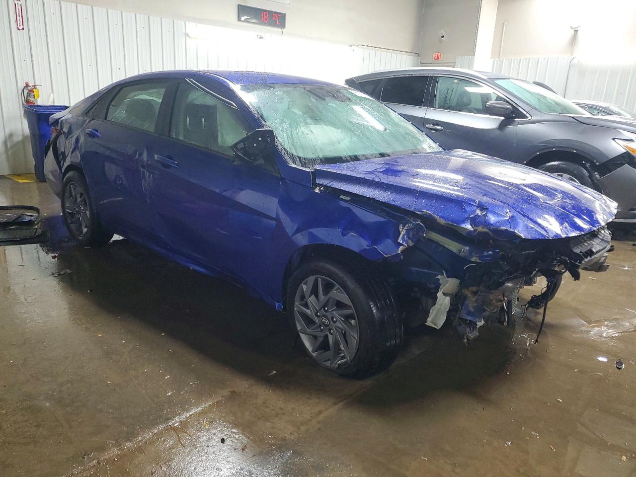 2024 HYUNDAI ELANTRA SEL photo 4