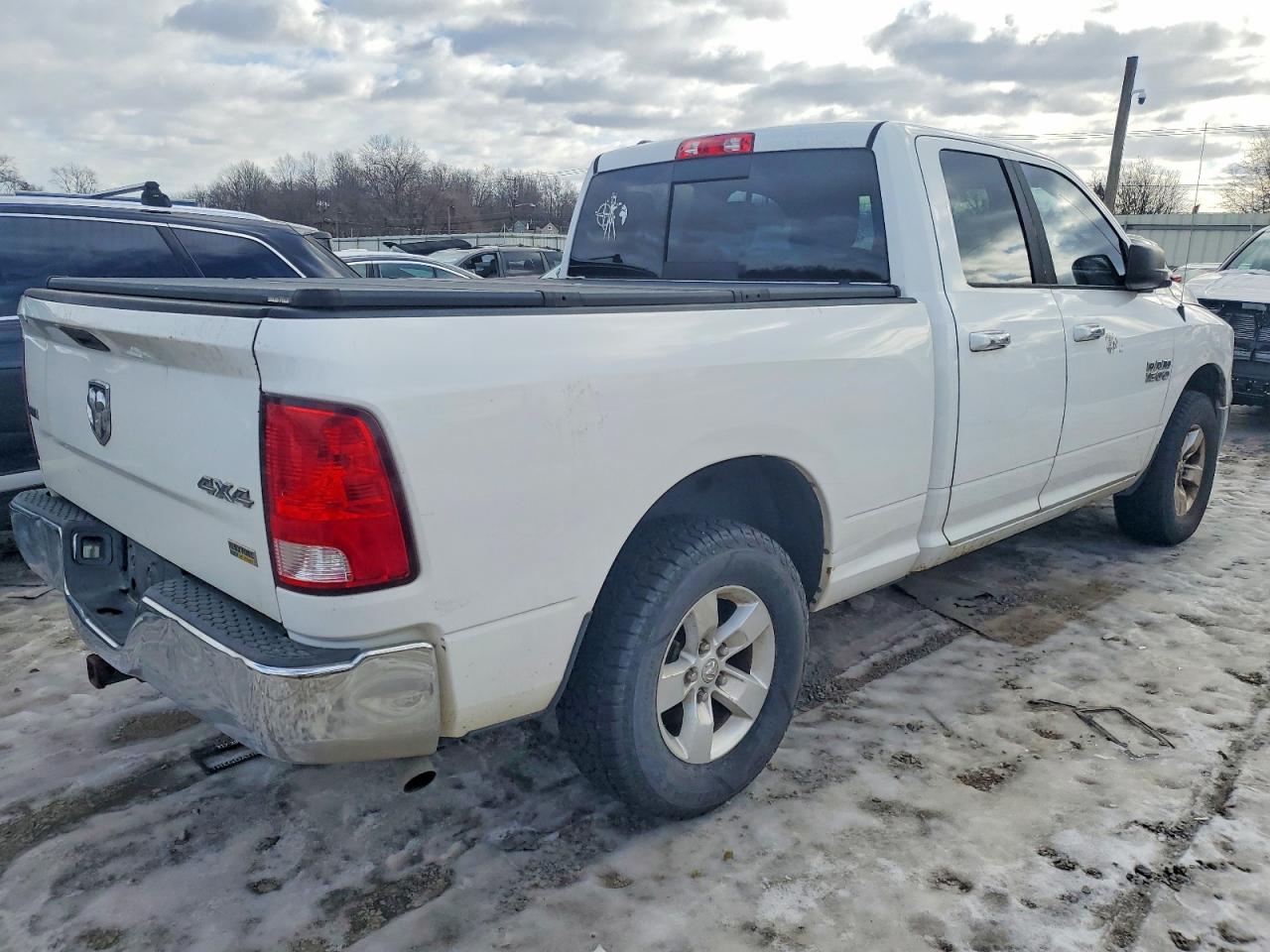 2015 RAM 1500 SLT photo 3