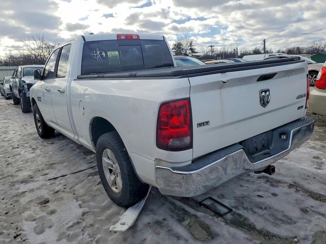 2015 RAM 1500 SLT photo 2