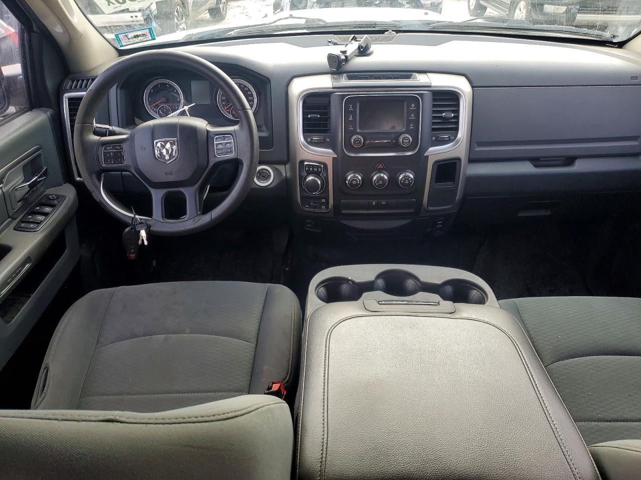 2015 RAM 1500 SLT photo 8