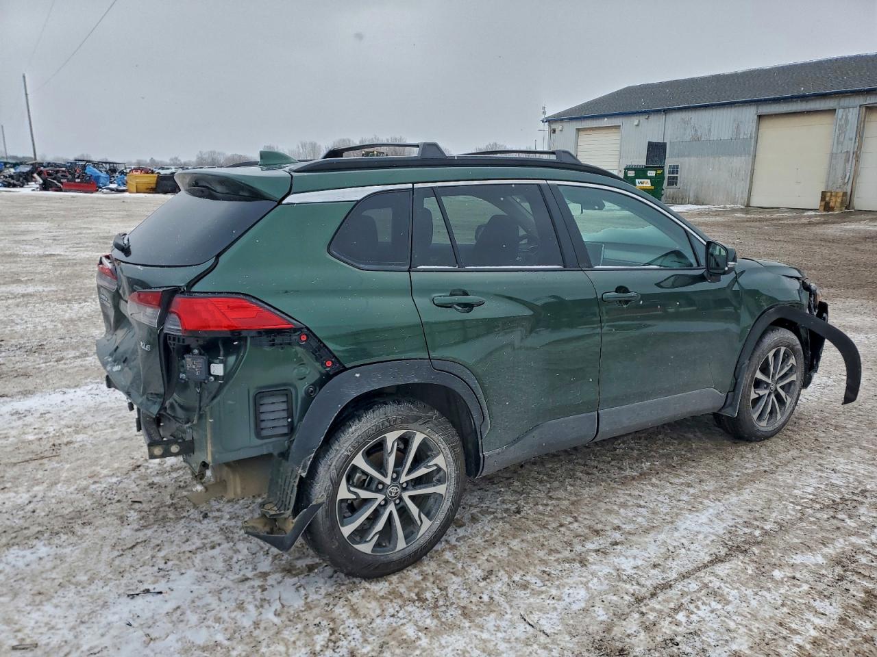 2024 TOYOTA COROLLA CROSS XLE photo 3
