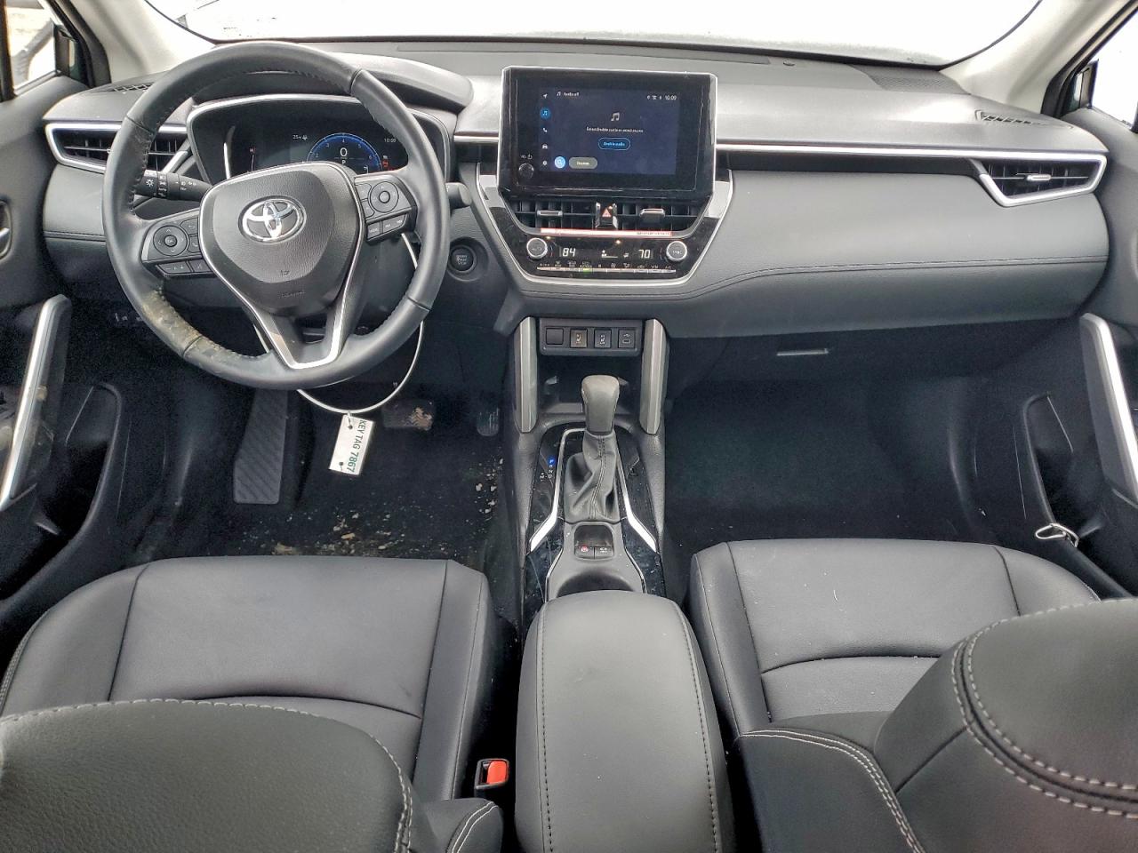 2024 TOYOTA COROLLA CROSS XLE photo 8