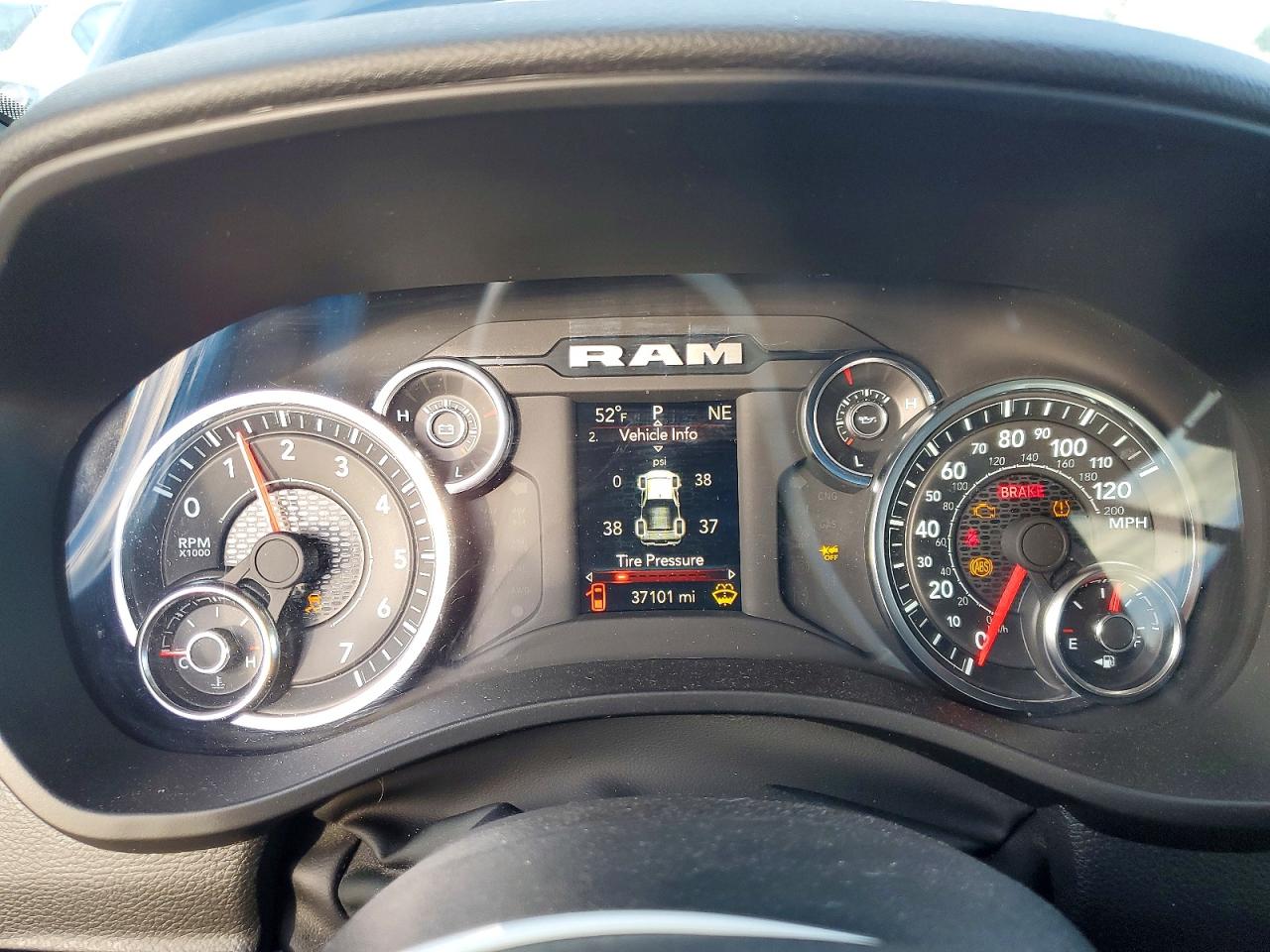 2023 RAM 1500 BIG HORN photo 17