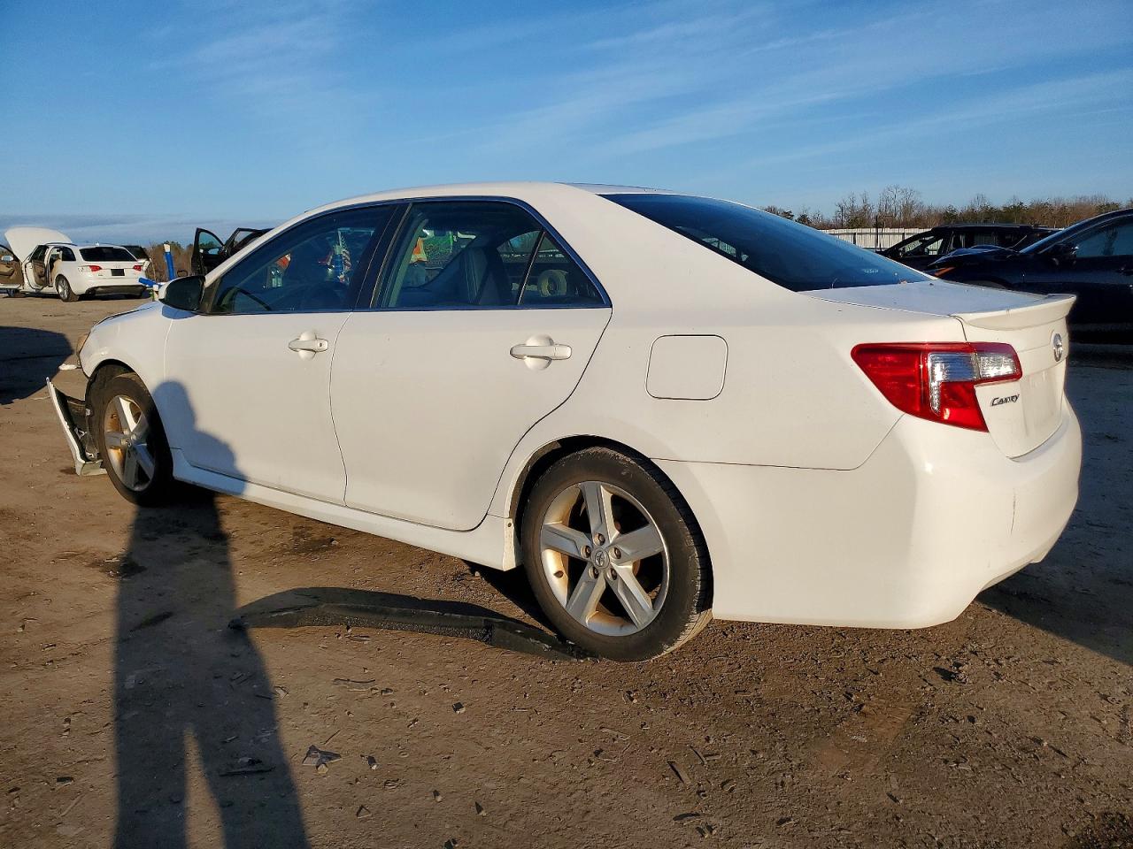 2014 TOYOTA CAMRY L photo 2