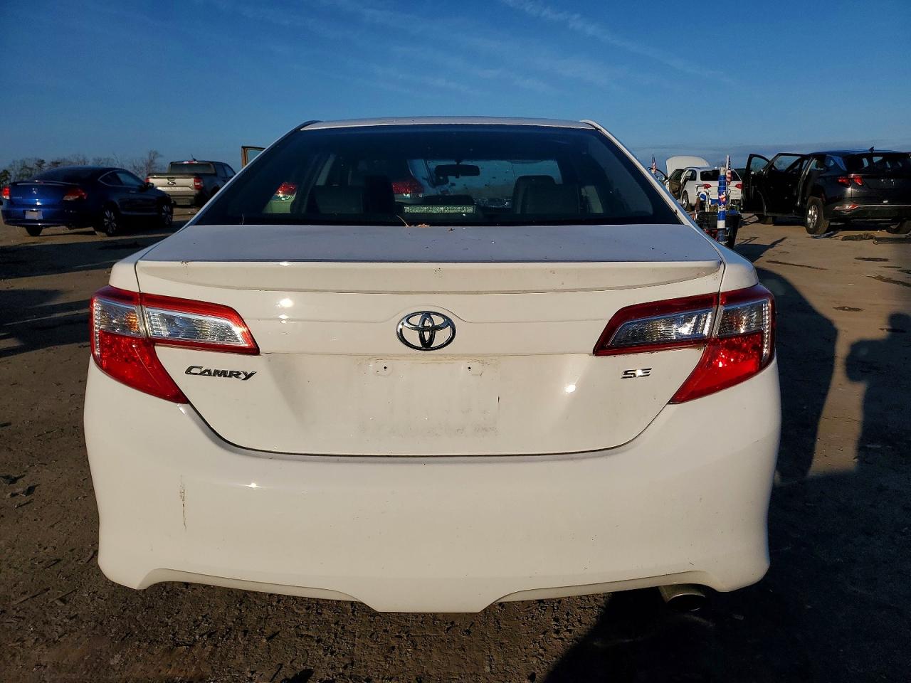 2014 TOYOTA CAMRY L photo 6