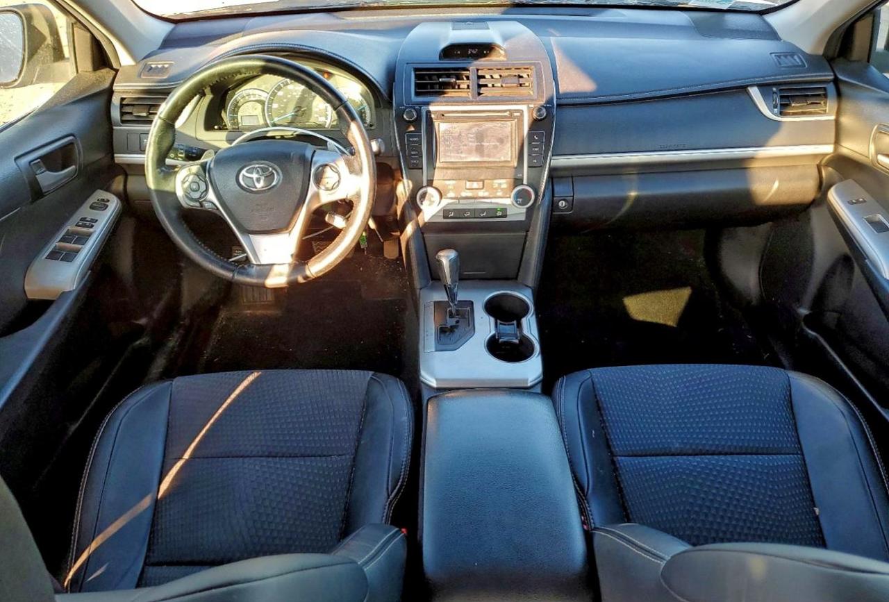 2014 TOYOTA CAMRY L photo 8