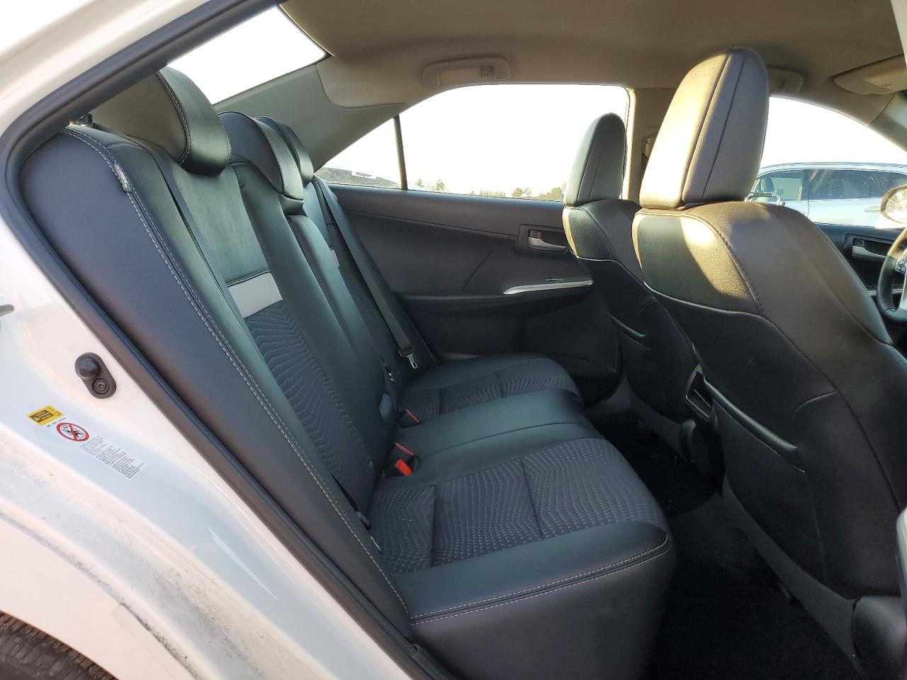 2014 TOYOTA CAMRY L photo 10