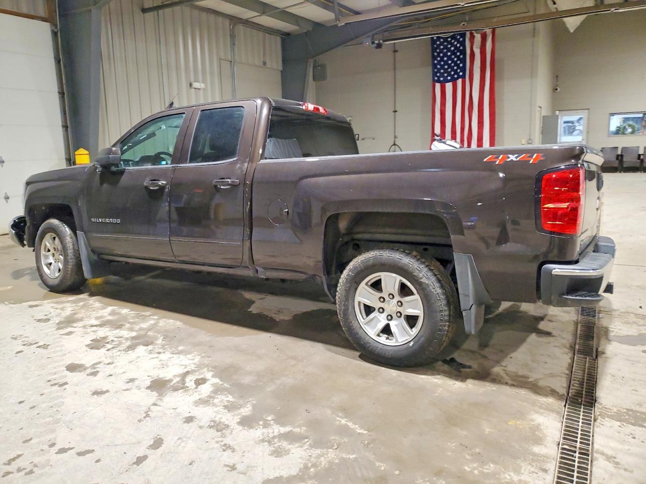 2018 CHEVROLET SILVERADO K1500 LT photo 2