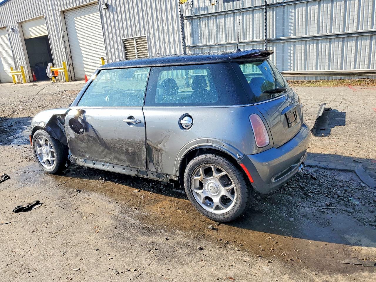 2004 MINI COOPER S photo 2