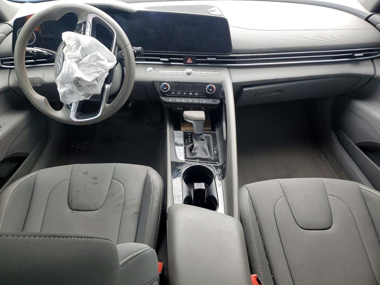 2023 HYUNDAI ELANTRA SEL photo 8