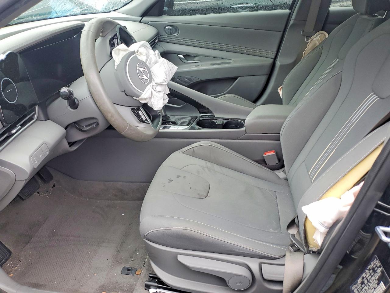 2023 HYUNDAI ELANTRA SEL photo 7