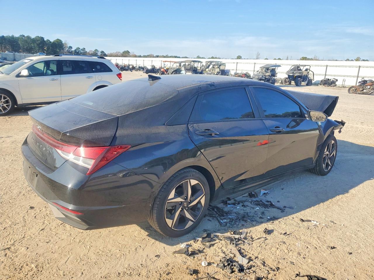 2023 HYUNDAI ELANTRA SEL photo 3