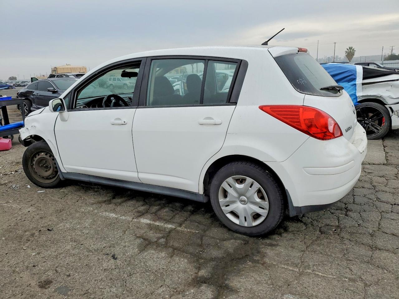 2011 NISSAN VERSA S photo 2