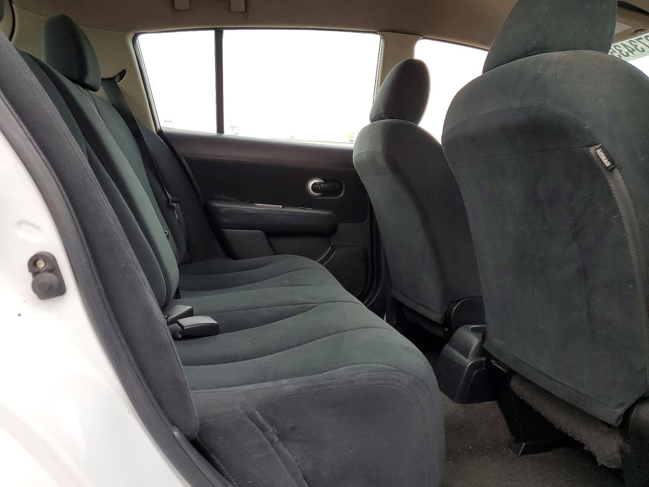 2011 NISSAN VERSA S photo 10