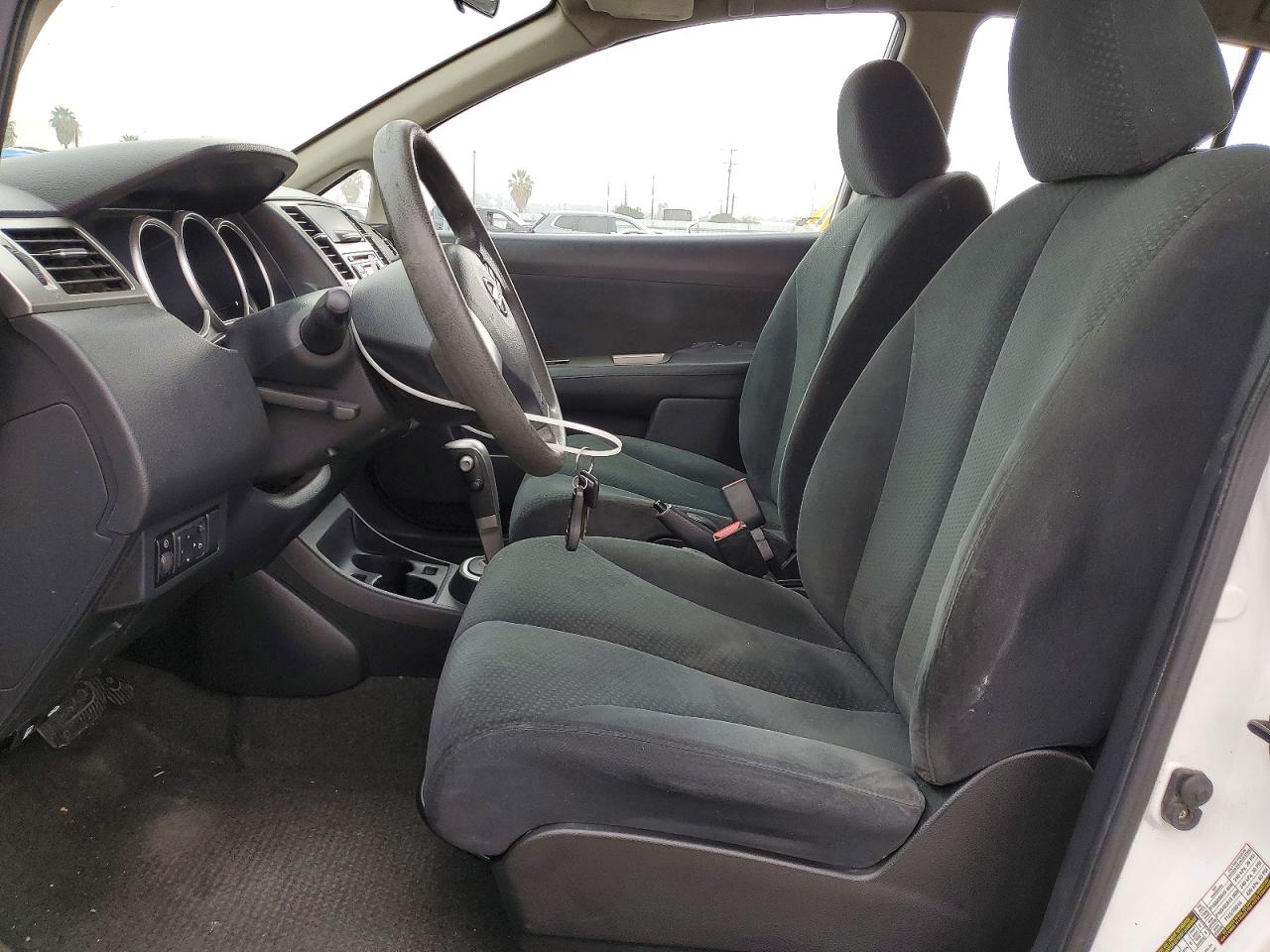 2011 NISSAN VERSA S photo 7