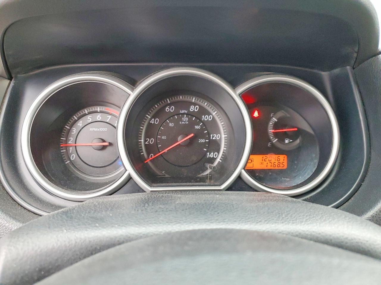 2011 NISSAN VERSA S photo 9