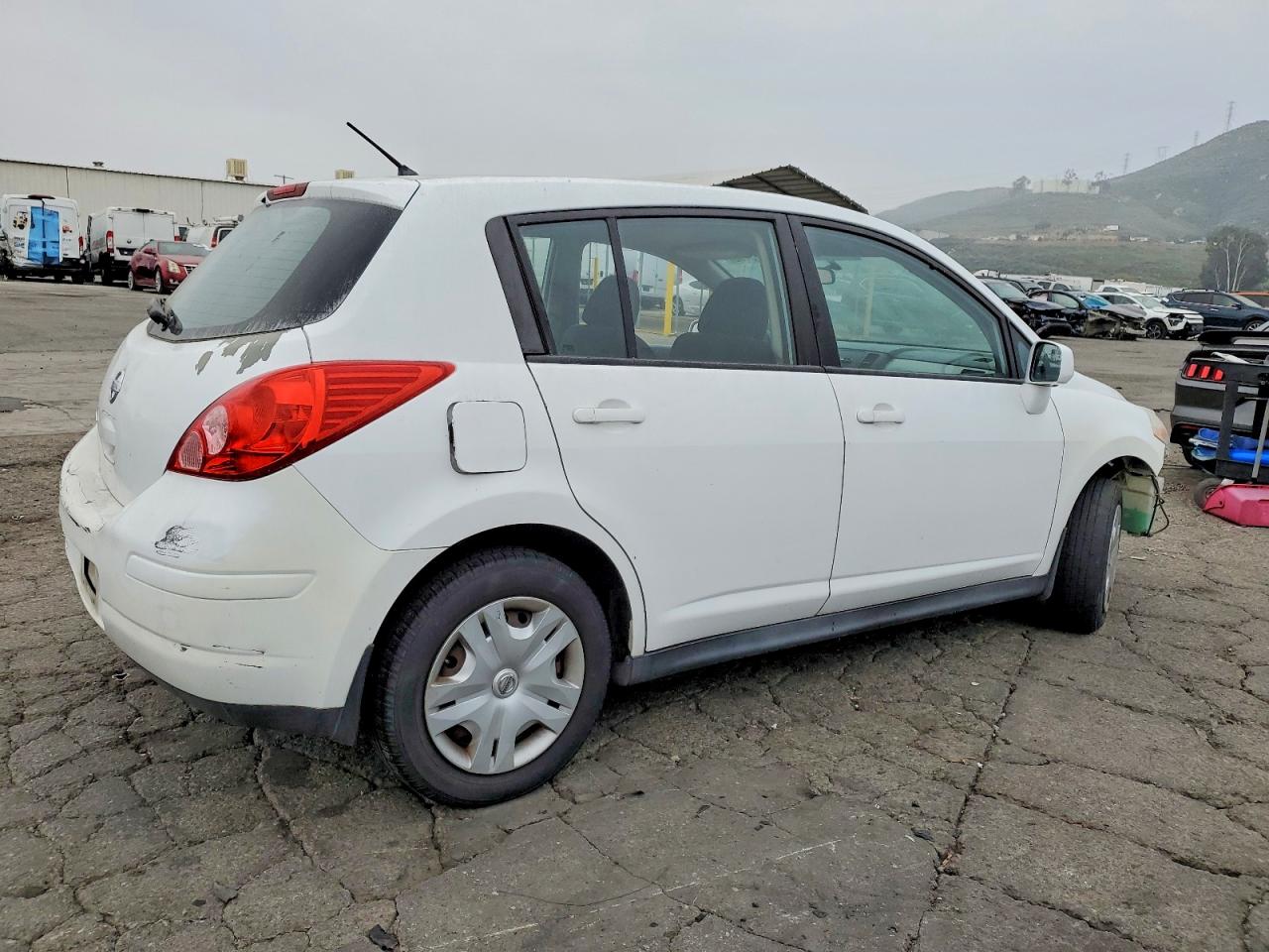 2011 NISSAN VERSA S photo 3