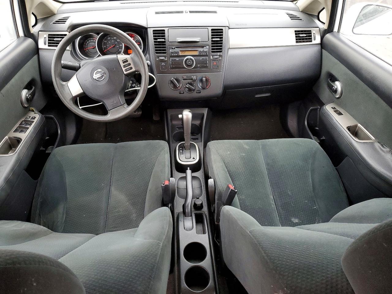 2011 NISSAN VERSA S photo 8