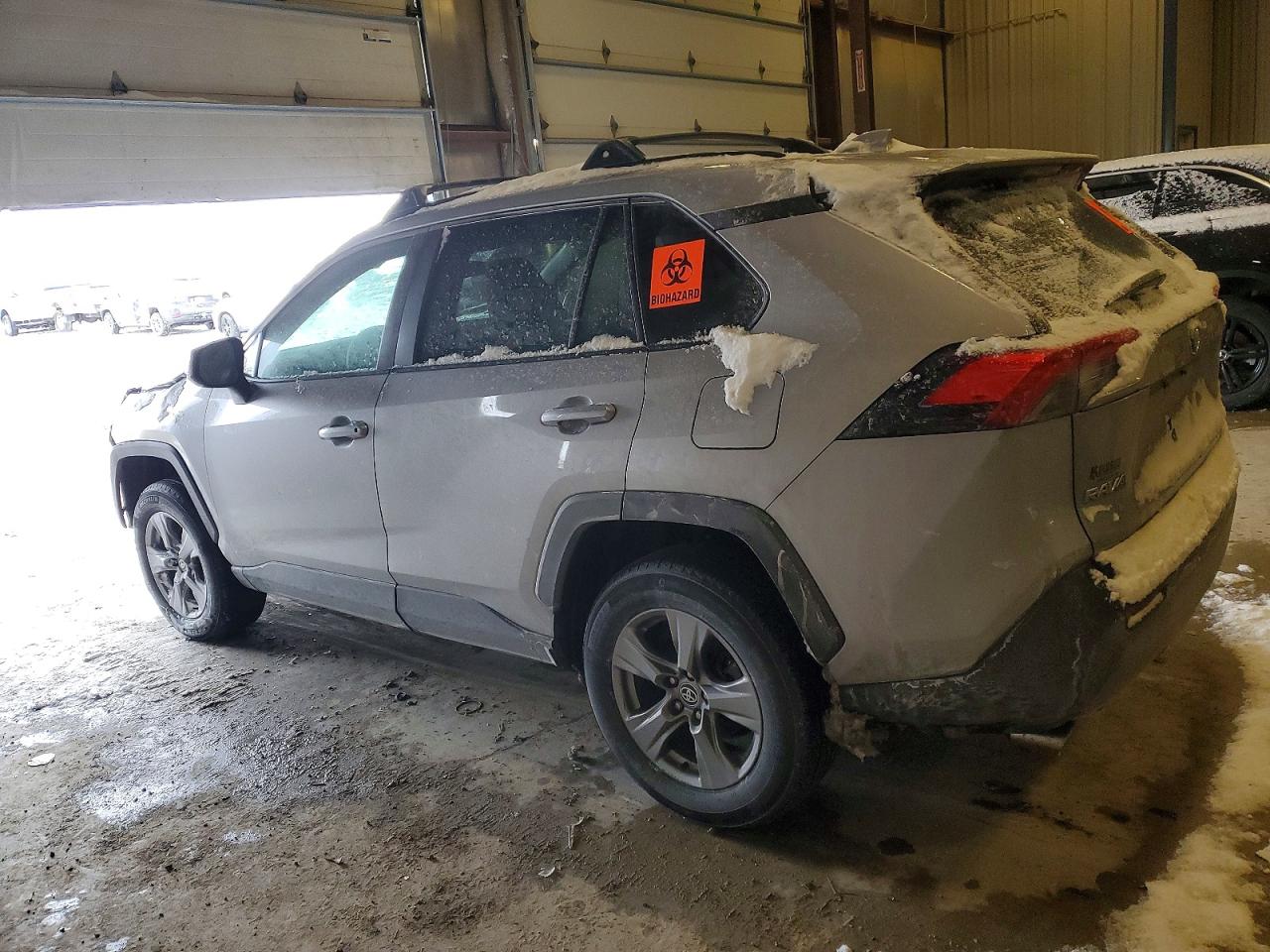 2024 TOYOTA RAV4 XLE photo 2