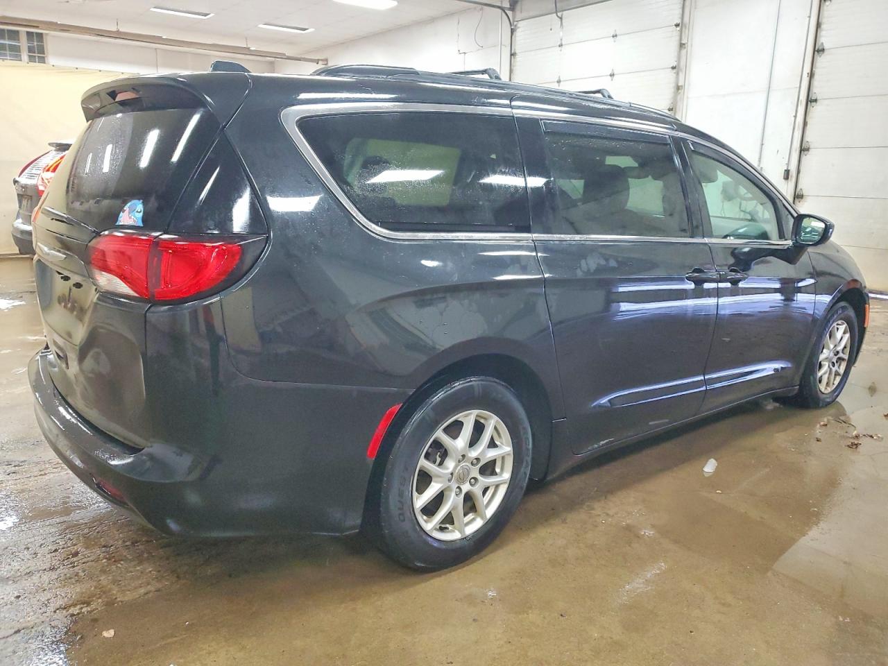 2020 CHRYSLER VOYAGER LXI photo 3