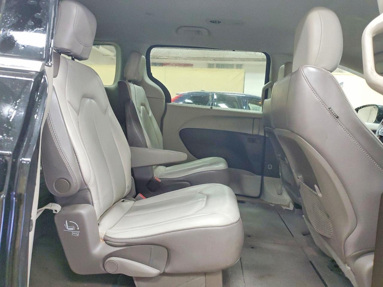 2020 CHRYSLER VOYAGER LXI photo 11