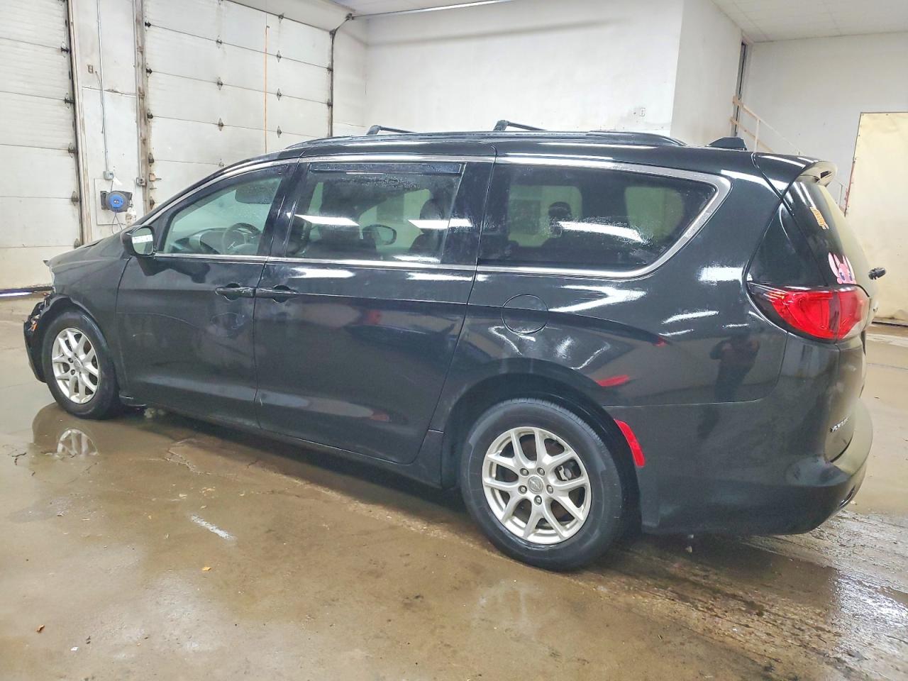 2020 CHRYSLER VOYAGER LXI photo 2