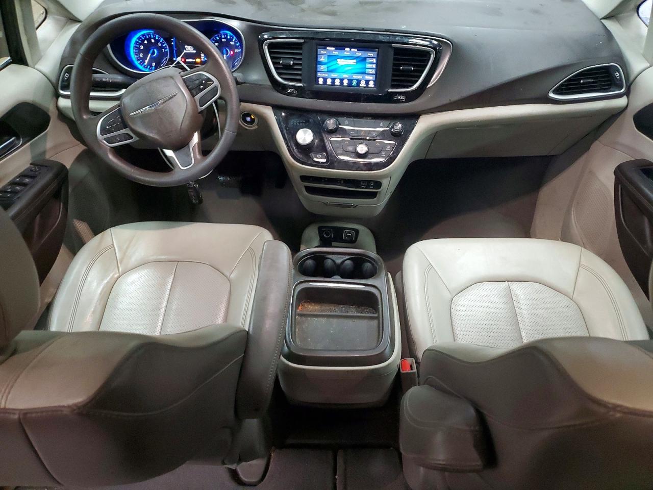 2020 CHRYSLER VOYAGER LXI photo 8