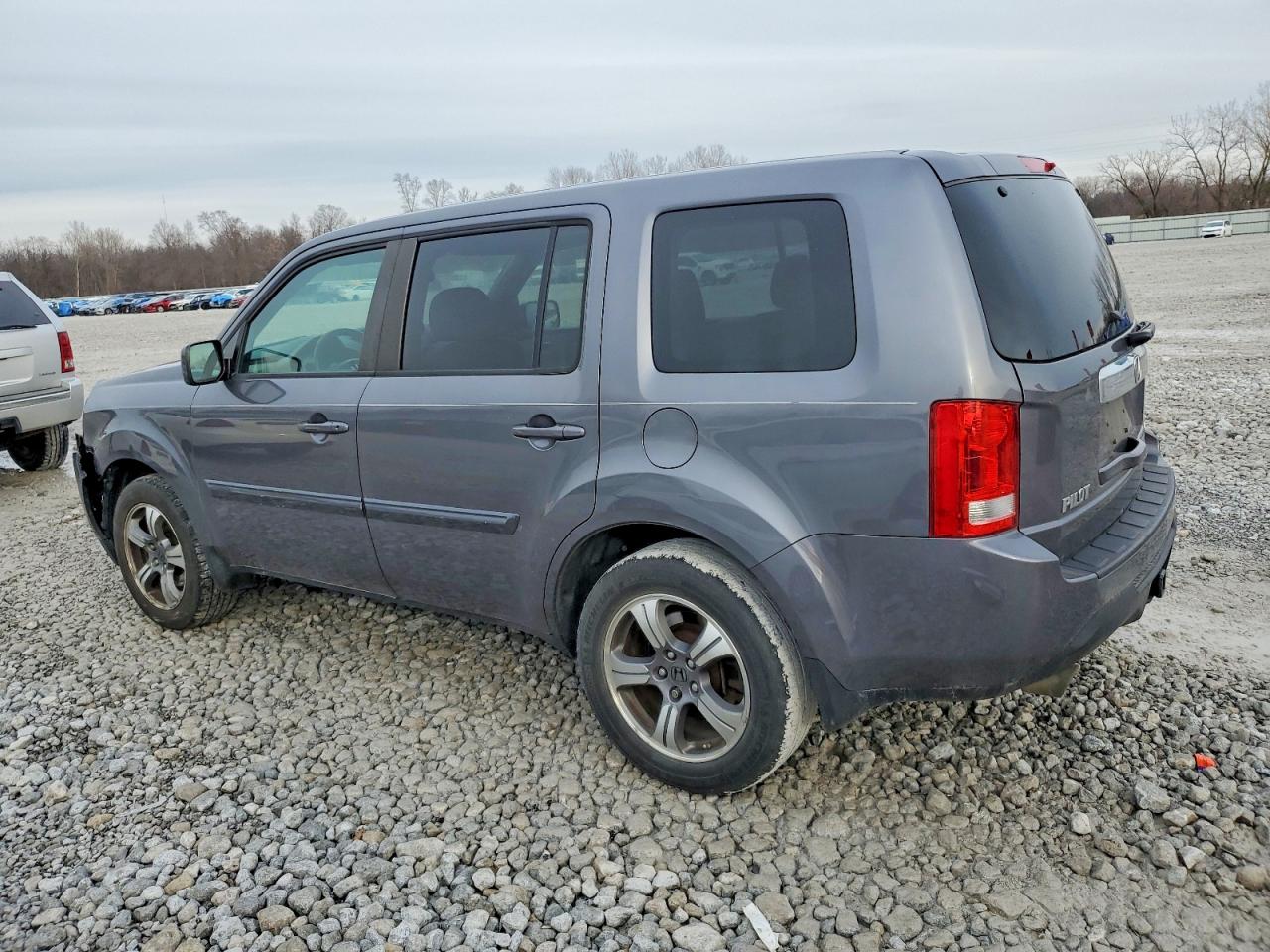 2015 HONDA PILOT SE photo 2
