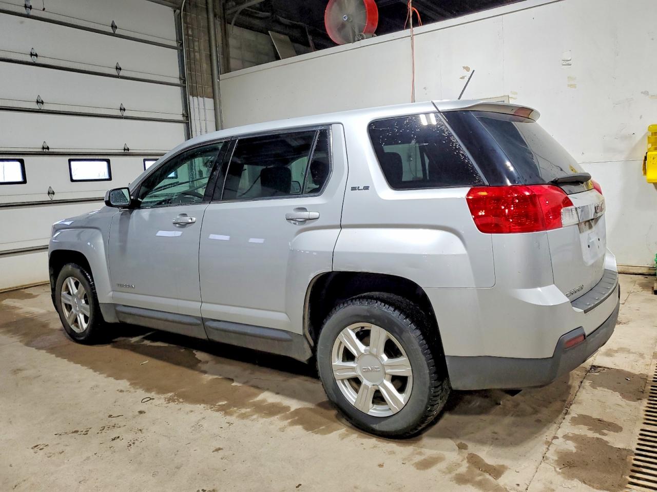 2015 GMC TERRAIN SLE photo 2