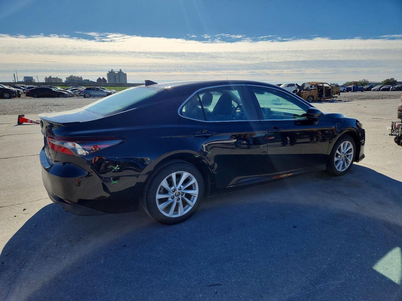 2021 TOYOTA CAMRY LE photo 5