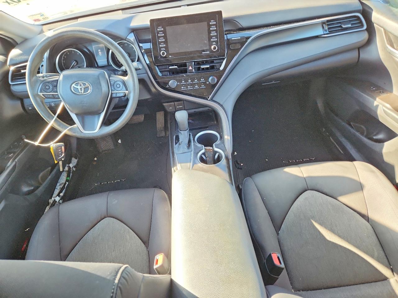 2021 TOYOTA CAMRY LE photo 13
