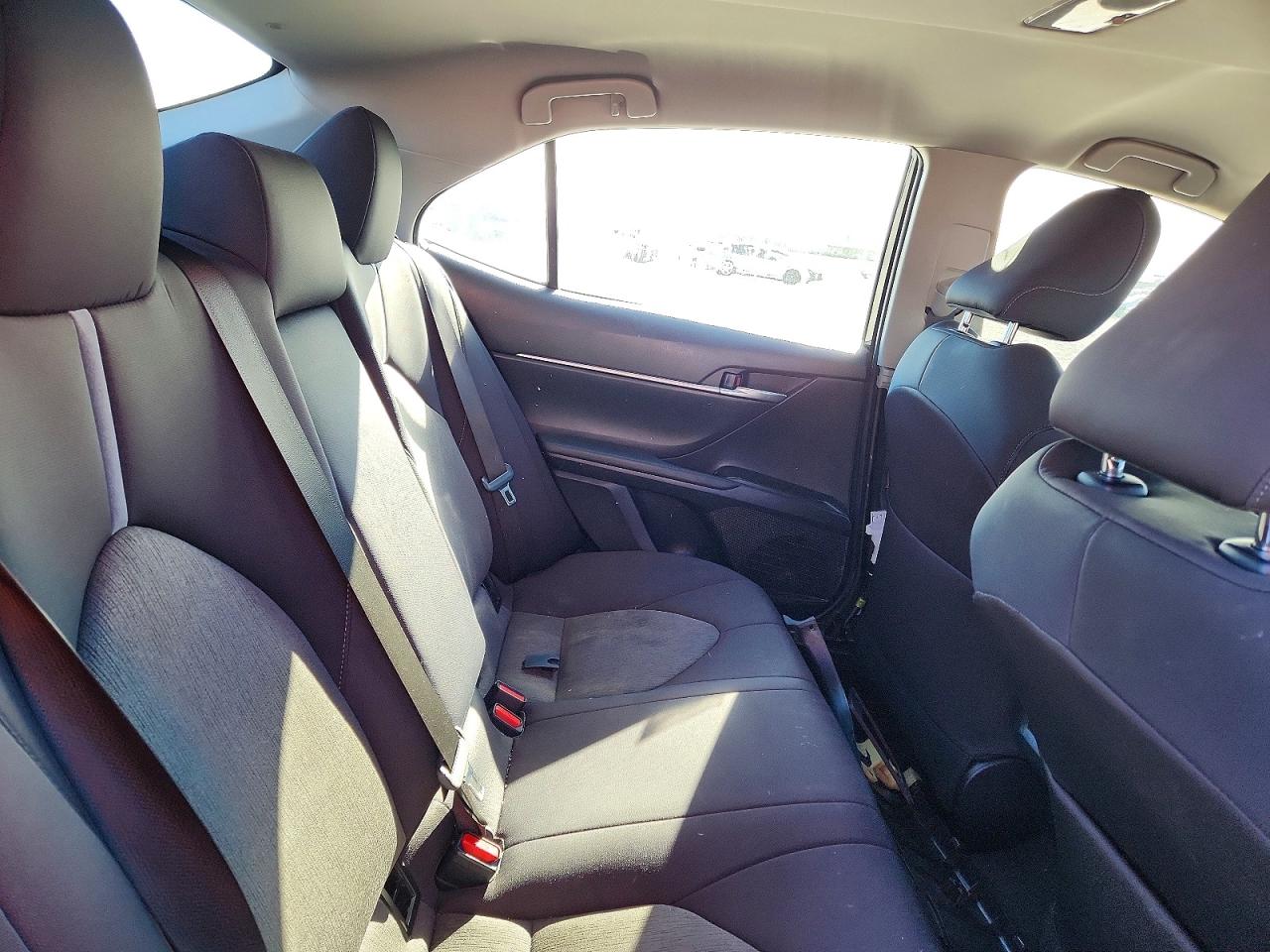 2021 TOYOTA CAMRY LE photo 17