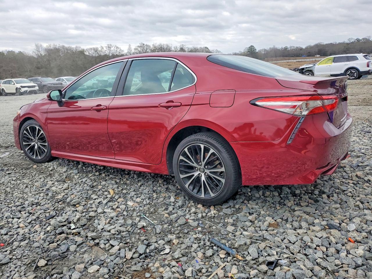 2018 TOYOTA CAMRY L photo 2